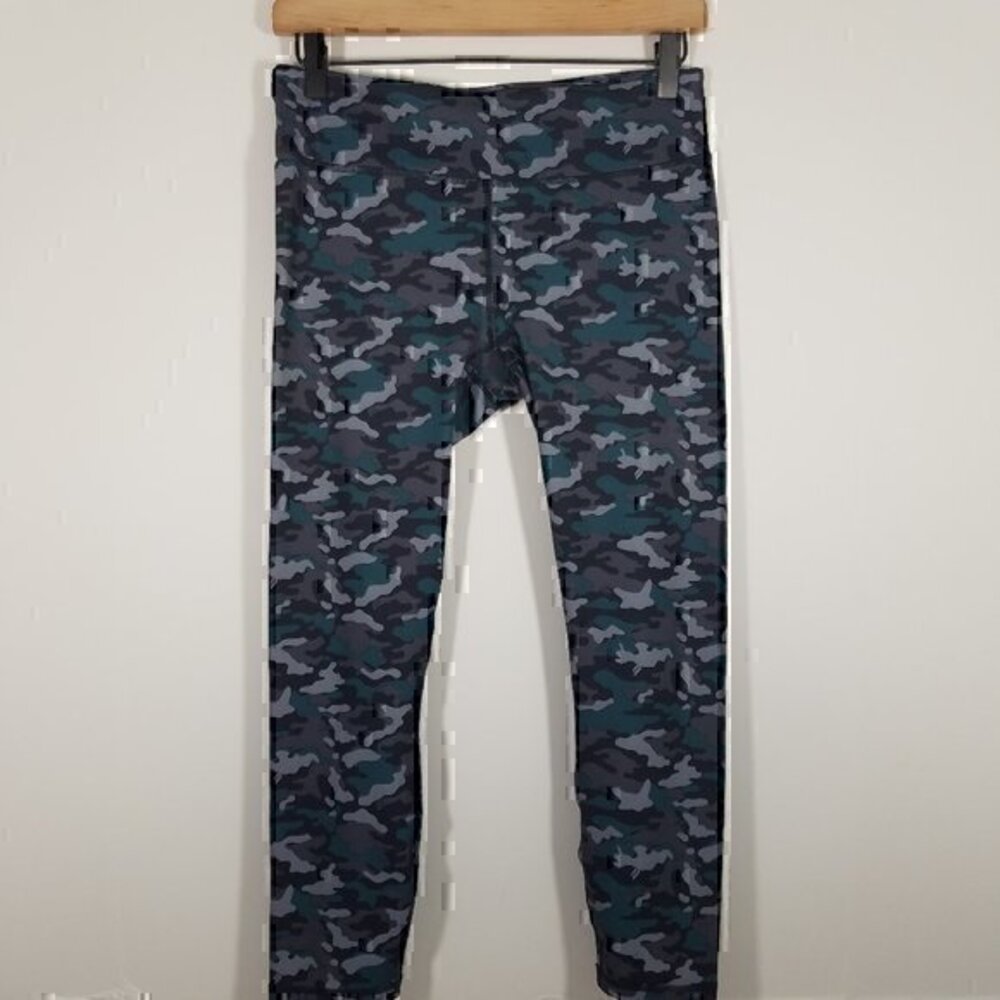 Fabletics Powerhold Camo Crop Legging Size XS/ S/M